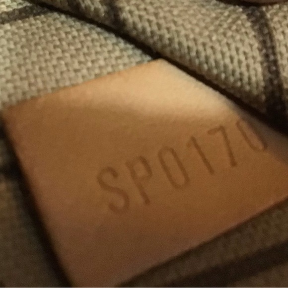 Louis Vuitton Monogrammed Neverfull GM - Picture 14 of 16